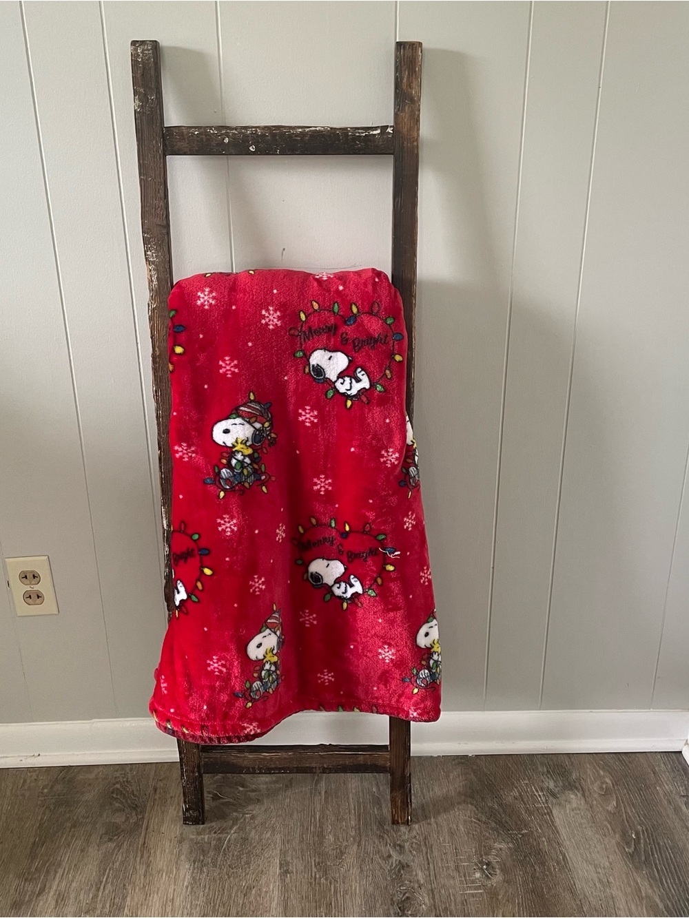 Berkshire Peanuts Snoopy Christmas Fleece Throw Blanket 37” x 63” - Picture 2 of 10